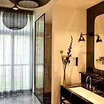 Villa Townhouse By The Qvest *