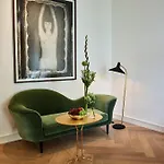 Townhouse By The Qvest Villa