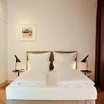 Villa Townhouse By The Qvest *